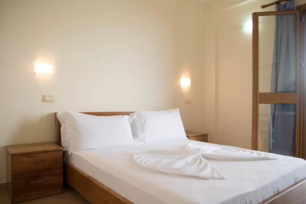 Jerolda - 13 - STD DBL MV 2.jpg